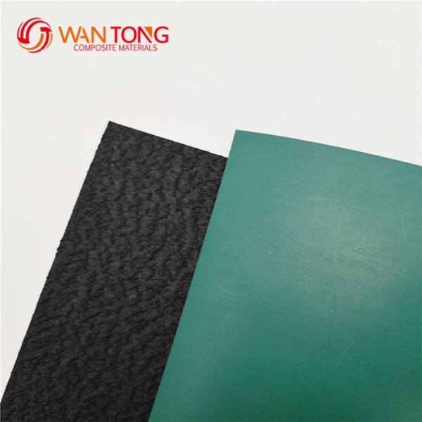 Geomembrane with single rough surface